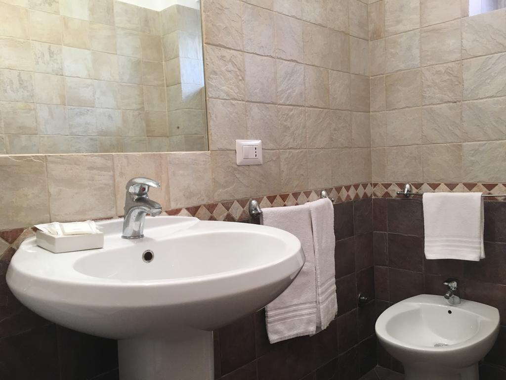 Delightful Apartment 100 Meters From The Colosseum Ngoại thất bức ảnh